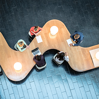 illustration - vue de dessus d'une table en forme sinusoïdale